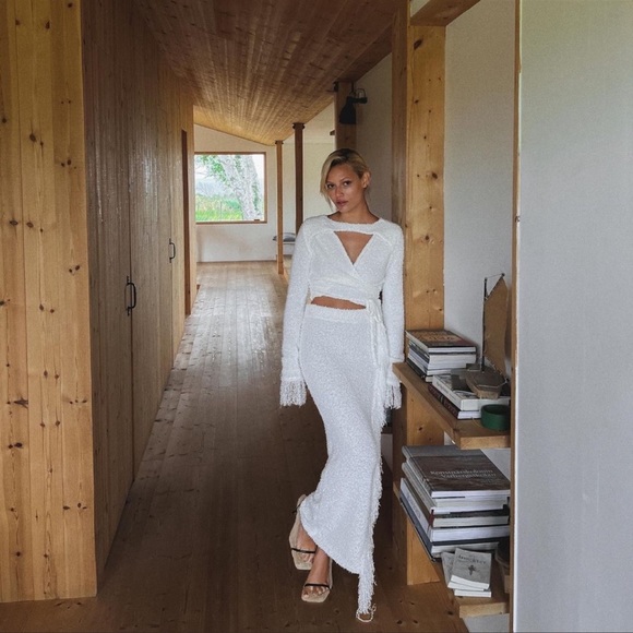 NA-KD Set - Off White Knitted Overlap Fringe Detail Sweater & Skirt - Picture 1 of 11
